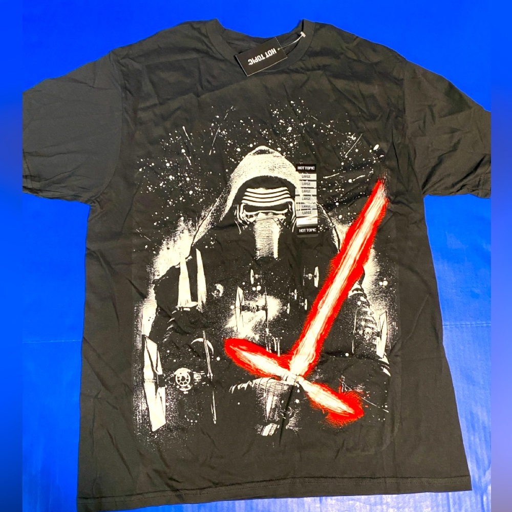 Star Wars The Force Awakens Kylo Ren NWT Hot Topic Black/White/Red Graphic Tee